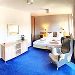Long Hotel *